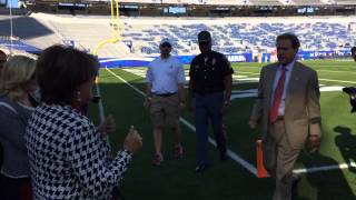 Nick Saban gives wife Terry a kiss before Kentucky game