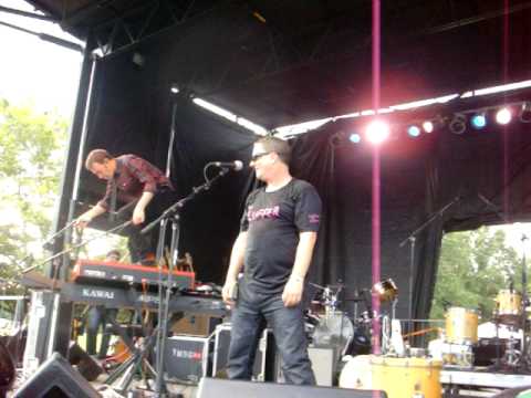 Glenn Tilbrook & The Fluffers - Lovin' You (partial) - September 13, 2009 - Clark, NJ