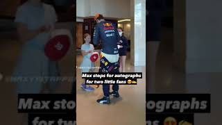 Max Verstappen stops to give autograph for fans 🤩🙌   #shorts