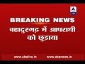 Miscreants throw chilli powder in police officers' eyes; flee with murder accused