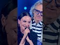 "Arisa canta ""Ancora""...ma...chi arriva sul palco? Che succede? 😮#TheVoiceSenior"