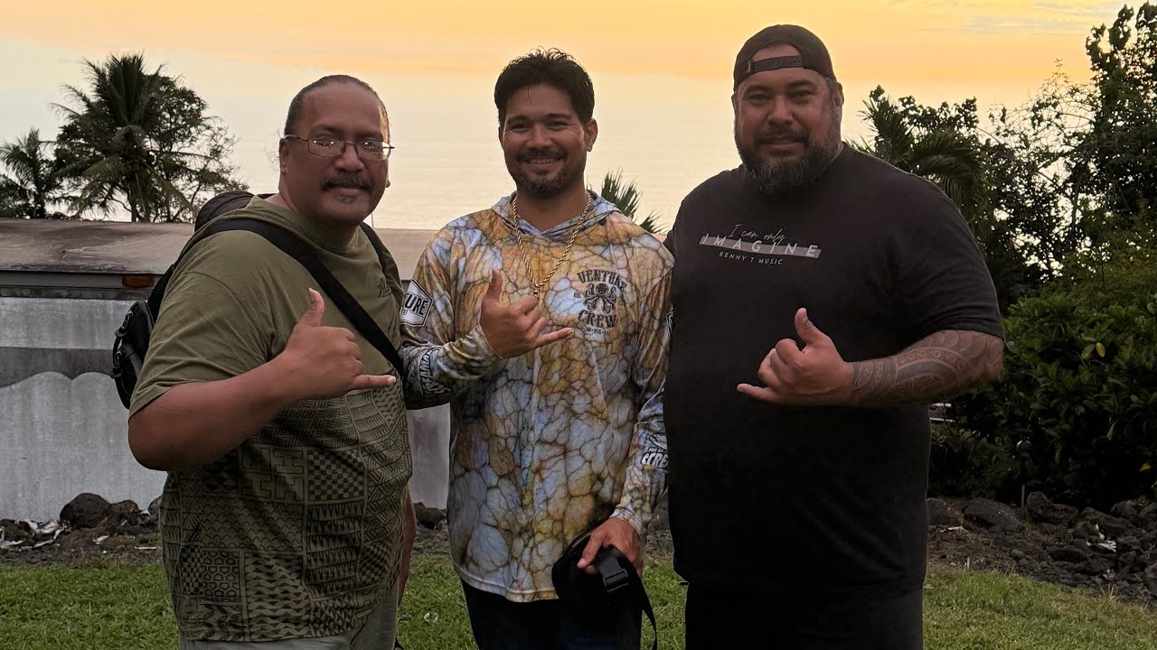 Holualoa Mac nut farm  Kanikapila jam @mokekamealohaiii4405 @kennytmusic 