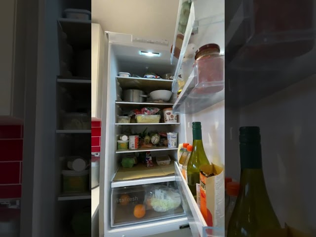 Canary Wharf En-suite room River view for a female Main Photo