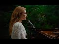 Capture de la vidéo Freya Ridings - Holy Water (Live At The Barbican)