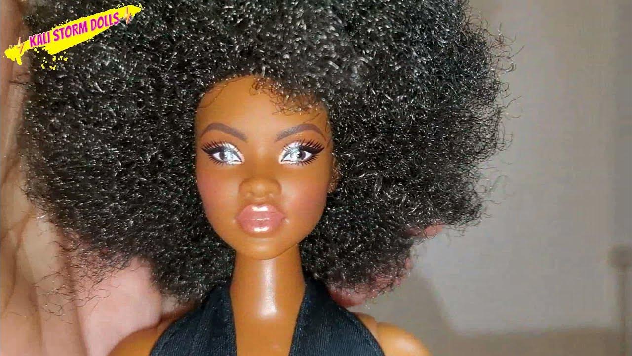astronaut kan zijn Voorkomen Barbie Looks™ Doll (Curvy,Afro Puff) Kali Meets Elle Unboxing Review -  YouTube