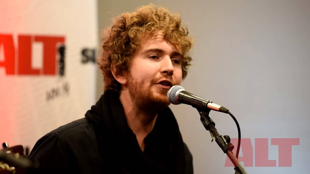 The Moth & The Flame - Live While I Breathe (Live @ Alt 1019)