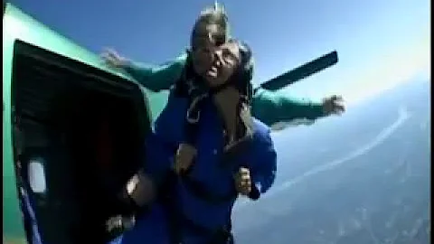 Dave Solowiejczyk Goes Skydiving!