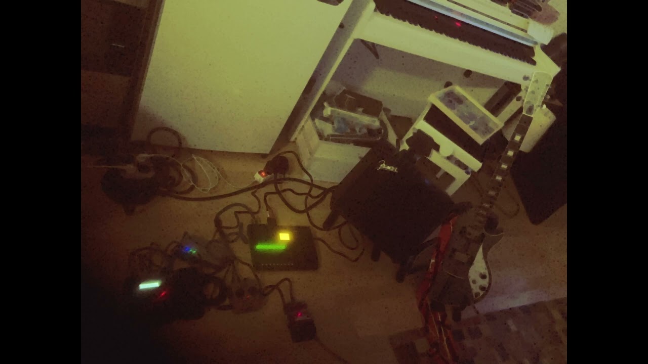 HKU MAAK EEN PERSOON OPDR achtergrond geluid (PLUS WANDELGELUIDEN)