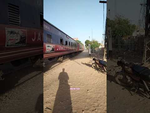 JAMALO EXPRESS departure Sukkur railway station #shortsfeed #feeds #shortsviral #viralshorts