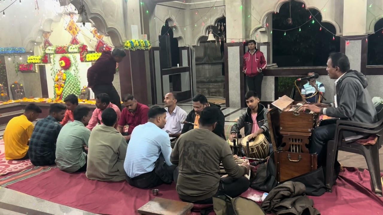 देवदिपावलीनिमित्त महामाई मंदिरामध्ये दत्त प्रासादिक भजन मंडळ, पालशेत बुवा-श्री.महेश होळंब यांचे भजन