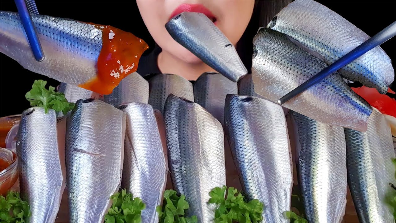 Целая сырая рыба Сашими Мукбанг АСМР 🐟 Gizzard Shad, удовлетворяющие звуки еды еда Еда шоу