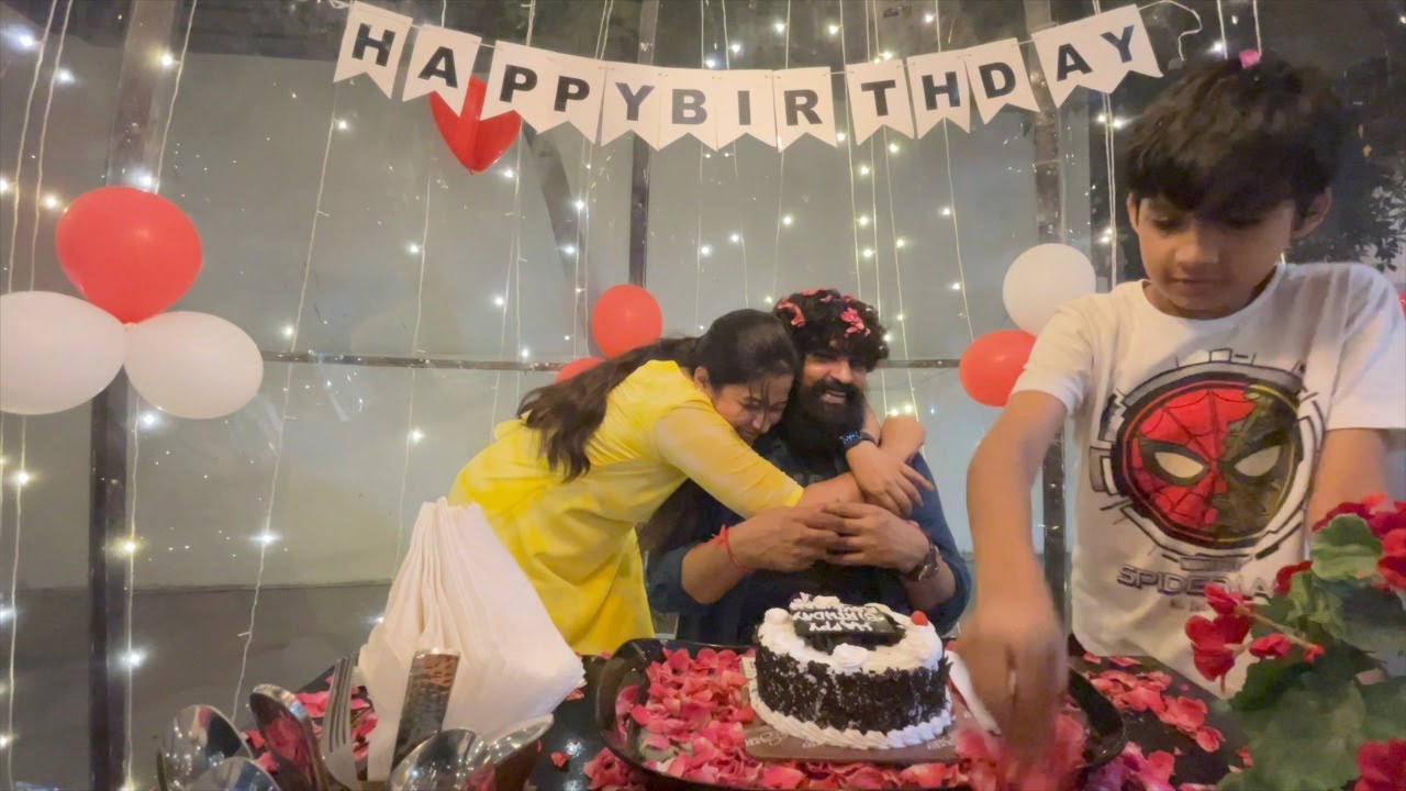 Happy Birthday ki Surprise Celebrations Decoration ki Maa ayana