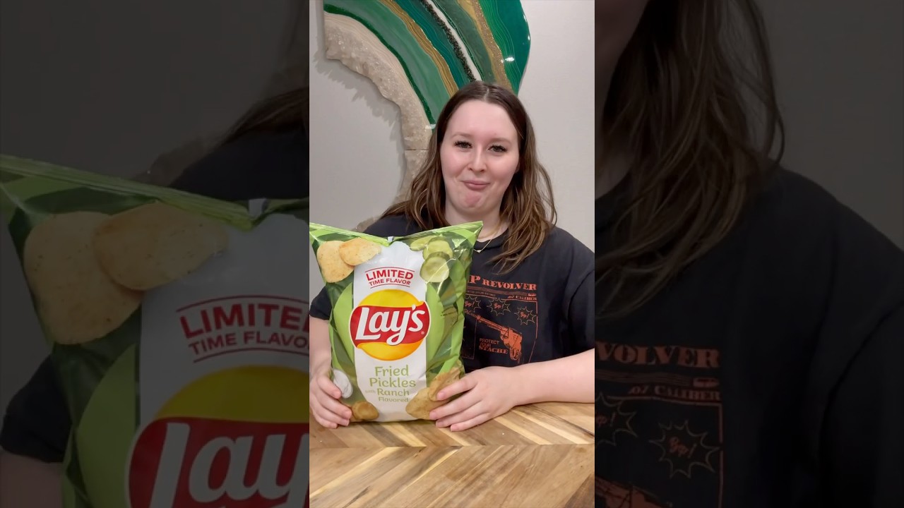 🌟FOOD REVIEW🌟LAYS FRIED PICKLE CHIPS PT 1🌟RATING 1-10 