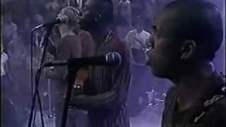 Video thumbnail of "Soweto - Mundo de oz Ao Vivo"