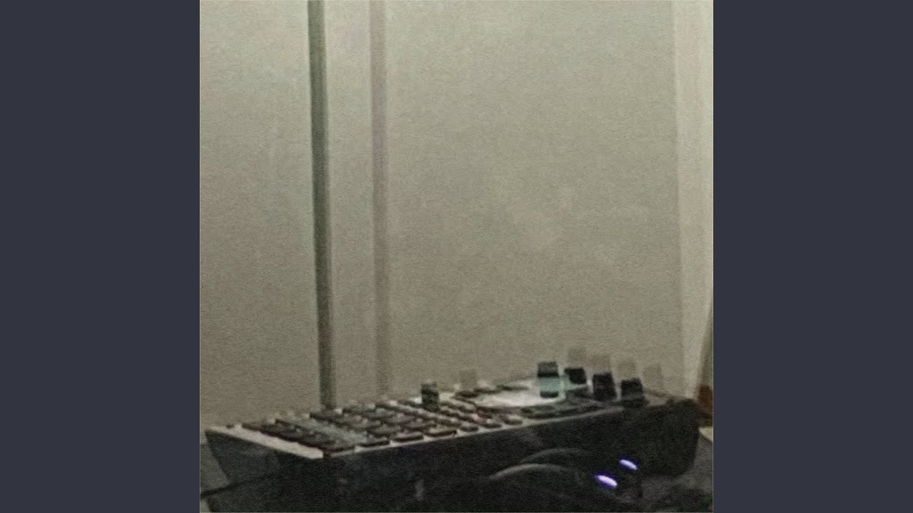 Guarda All Wrong su YouTube Guarda All Wrong su YouTube