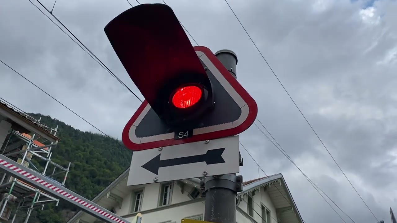 Interlaken Marktgasse street level crossing