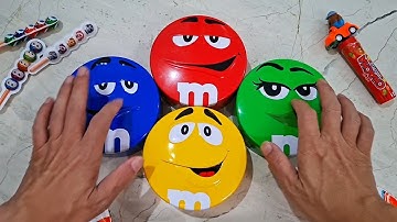 ASMR Tapping & Crinkling on M&M