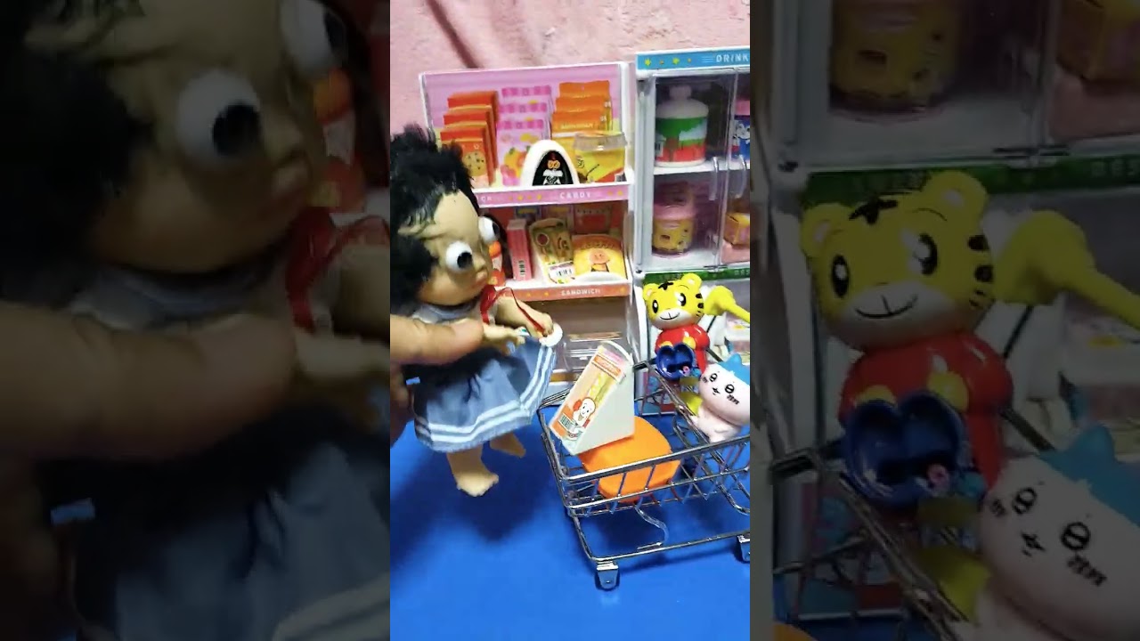 お買い物！怪獣が現れた！　　　　Shopping ! Monster ! wow !     