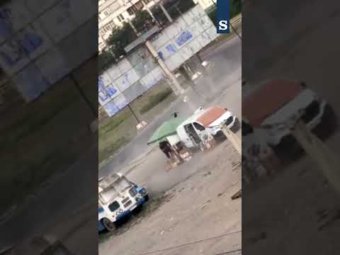 Video KHERSON, il DRONE russo dà la caccia a un venditore al mercato: poi gli ESPLODE accanto