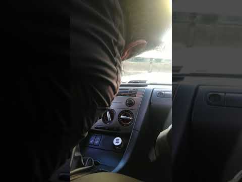 Vídeo: Como você muda a chave de ignição em um Mazda 3?