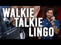 Comment utiliser un talkiewalkie sur le plateau