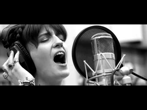 BLANCANIEVES Y LA LEYENDA DEL CAZADOR -Videoclip HD de "Breath of Life" por Florence + The Machine