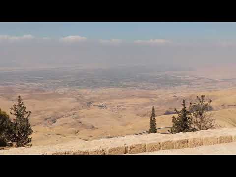 Esto fue lo que Dios mostró a Moisés - Vista de la Tierra Prometida desde el Monte Nebo en Jordania