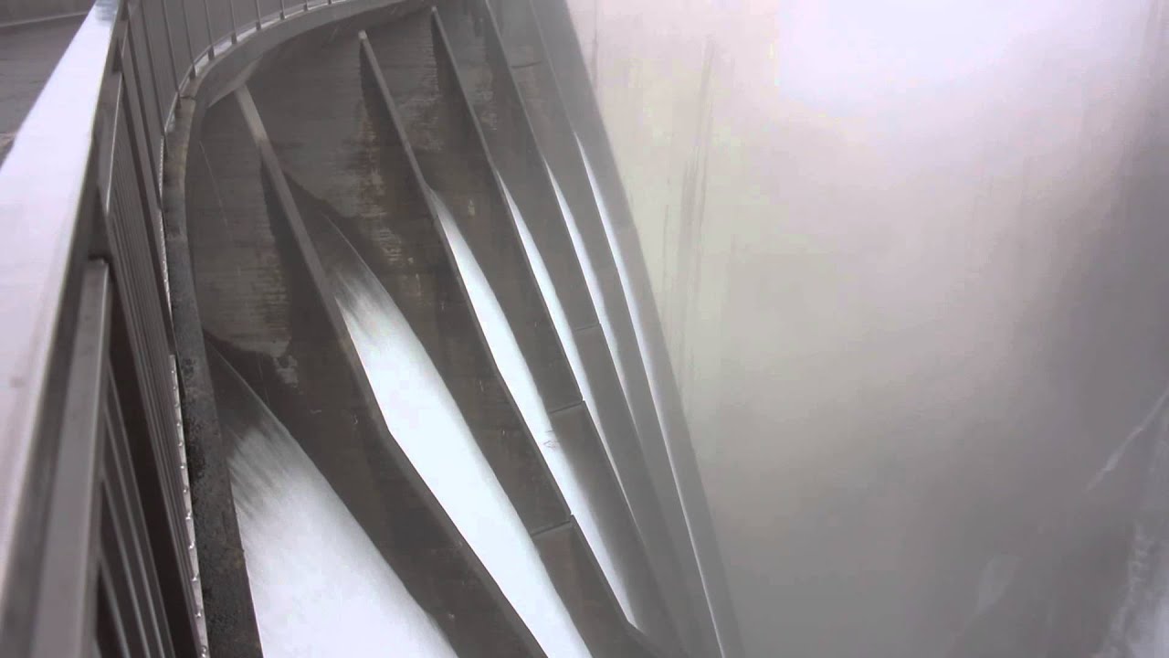 Verzasca dam overflow 3