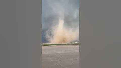 Person Witnesses Landspout Tornado in Cheyenne, Wyoming - 1422899