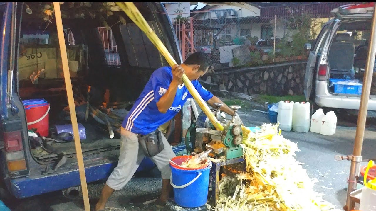 😱😱 Epic Juicing of Long Sugarcane / Malaysia Street Food