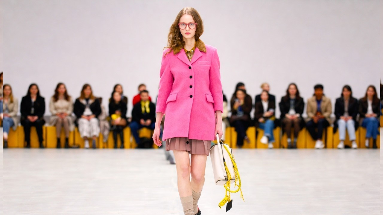 💃 Gái Xinh Đẹp Catwalk Cực Cuốn Hút — Outfit Cao Cấp Được Nâng Tầm Bởi Dịch Vụ Giặt Ủi Cao Cấp 👑B172