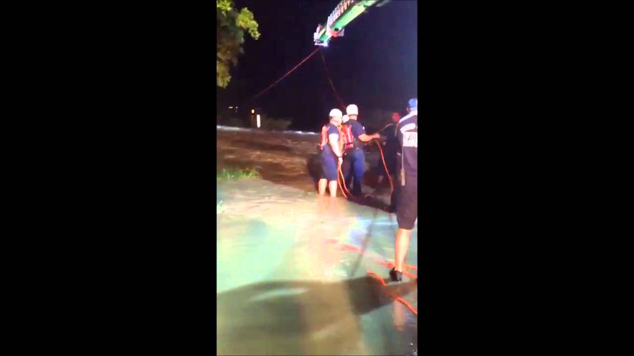 Waxahachie, TX — Firefighters rescue mother and daughter in high water on FM 876