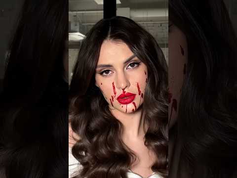 СТРЕЛКИ И КРАСНЫЕ ГУБЫ