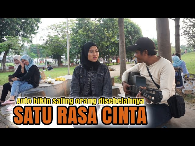 Satu Rasa Cinta..!!!Wulan pengamen buat salting orang disebelahnya dikira lipsing class=