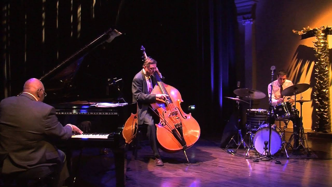 Oliver Jones Trio Eric Lagace Jim Doxas - YouTube