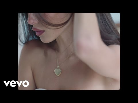 Madison Beer - nothing at all (Official Visualizer)