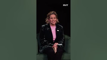 stan twitter: ariana grande and cynthia erivo holding space in wicked press conference