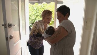 Domestic goddess Hilary Barry lends a hand in Anika Moa’s household