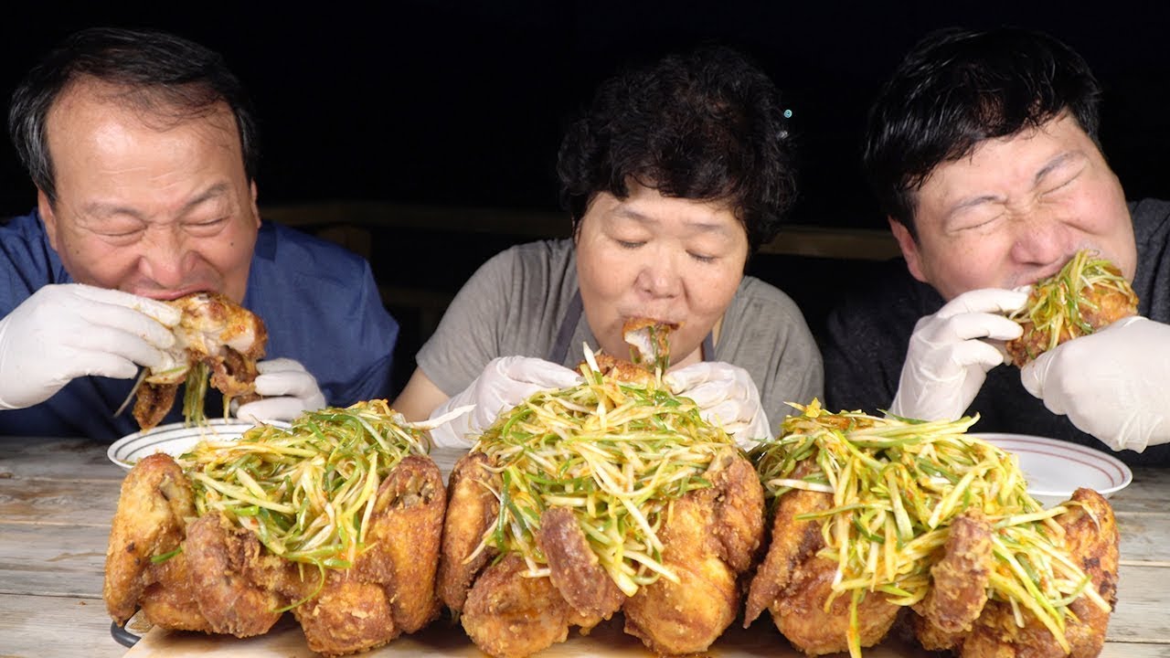 가마솥에 튀겨 파채 듬뿍 뿌린 [[파닭(Chicken with green onion)]] 요리&먹방!! - Mukbang eating show