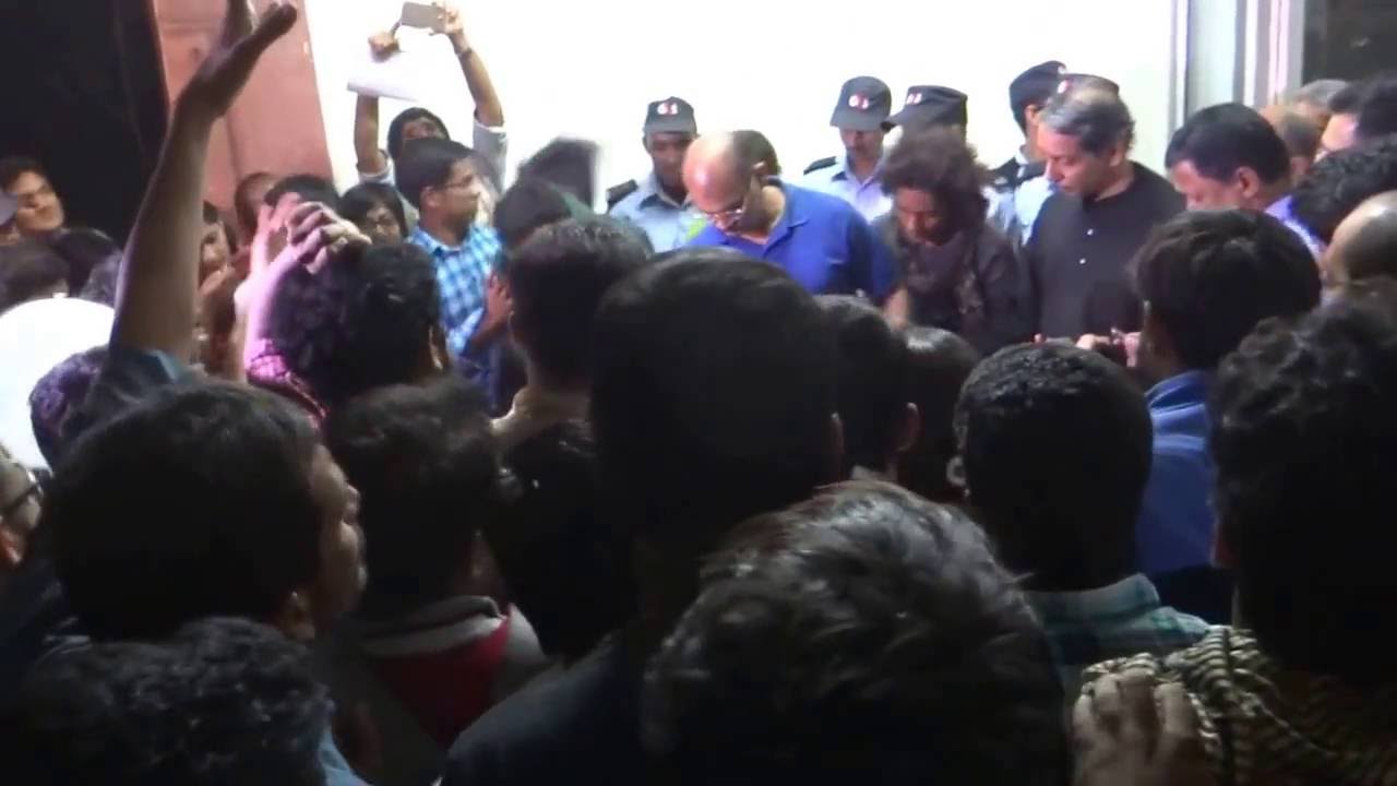 Situation around 2-30 o' clock night at JNU Ad Block