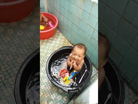 Telanjang // Serunya mandi bareng