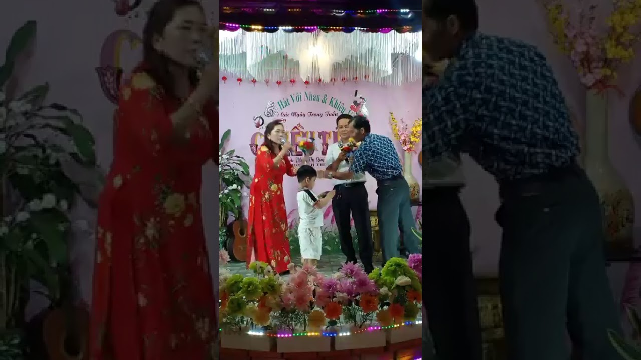 Bài tân cỗ:CHUYẾN XE LAM CHIỀU: PHẠM ÂN & NGỌC LAN: trình bày.