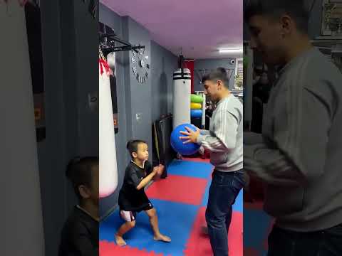 Boxing training is unstable#5 #ai #boxing #funny #training #shorts #youtubeshorts