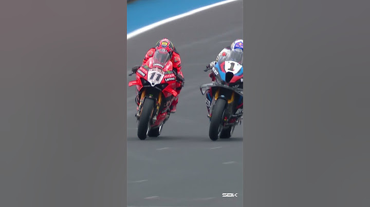 Toprak 🆚 Bulega in CRAZY Race 2 😱 | 2025 #CzechWorldSBK 🇨🇿