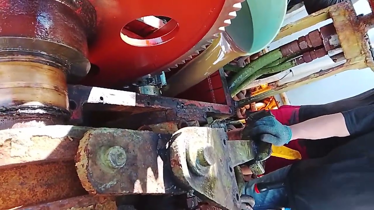 Abnormal noise detected fm anchor winch gearbox (cause bushing dry,no lubrication).