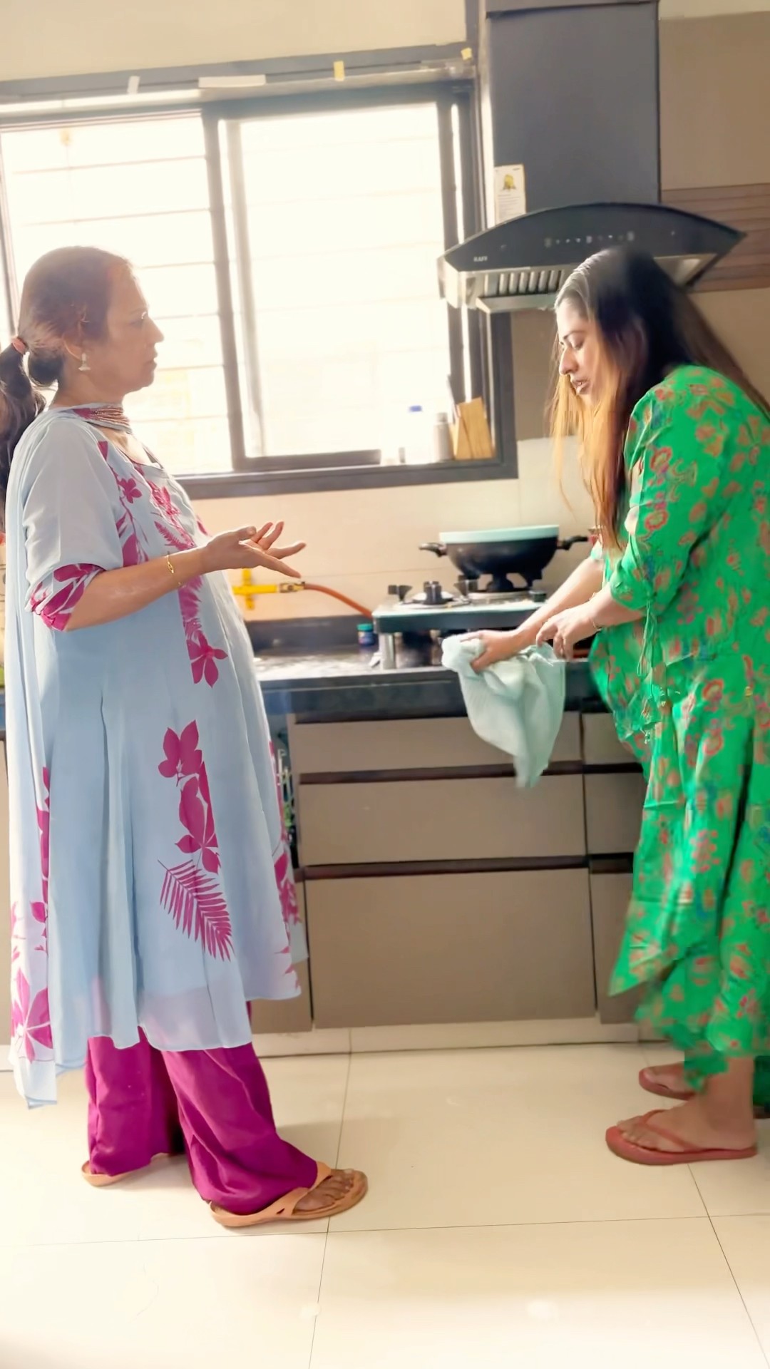 Ghar ke kaam karna ka sahi tareeka #Shorts #littleglove #comedy