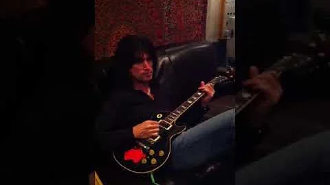 Gene Simmons, Tommy Thayer & Eric Singer rehearsing new song!