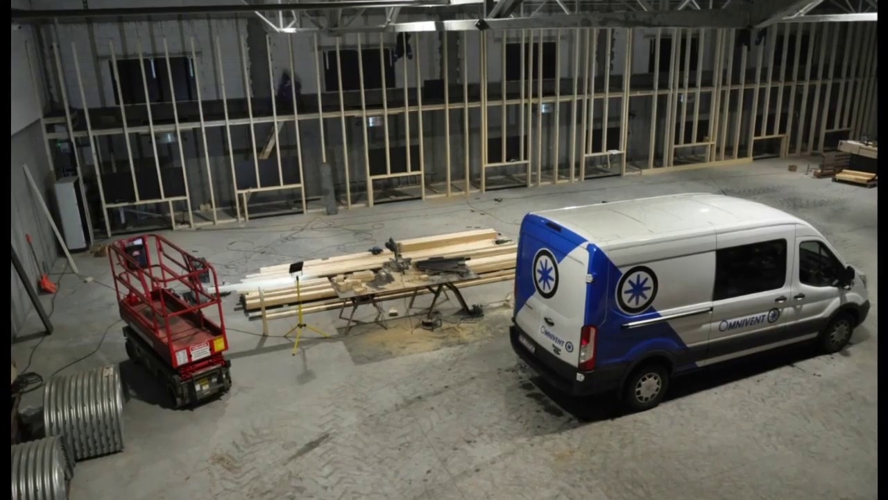 Timelapse z budowy systemu wentylacji w przechowalni ziemniaka składowanego luzem.