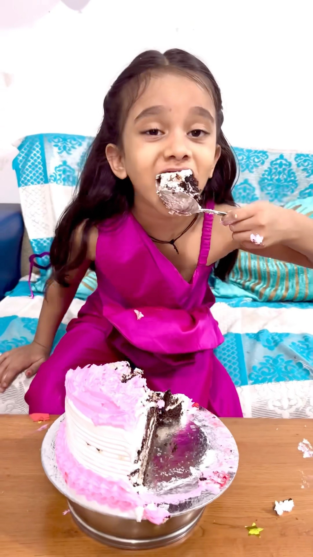 Amaira n sara cake kha liya #shorts #thegeetagurjar