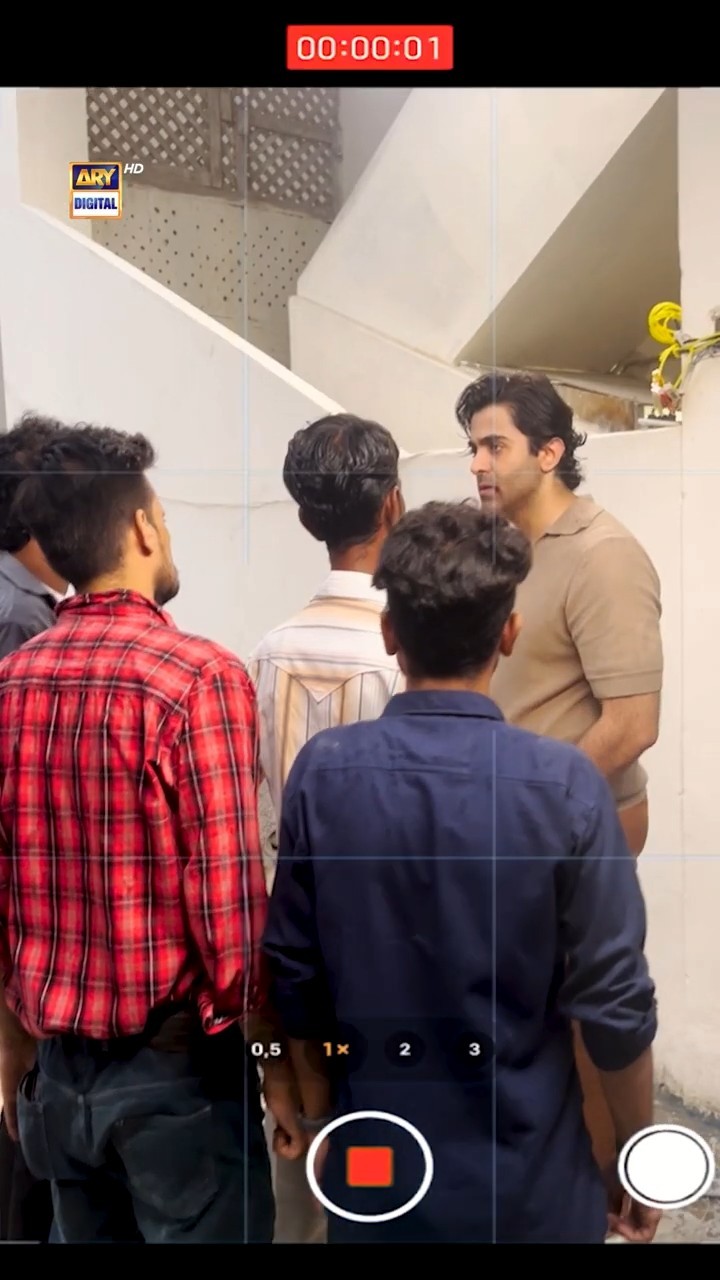 Banao Video is besharam ki ?? #ayeishqejunoon #shorts